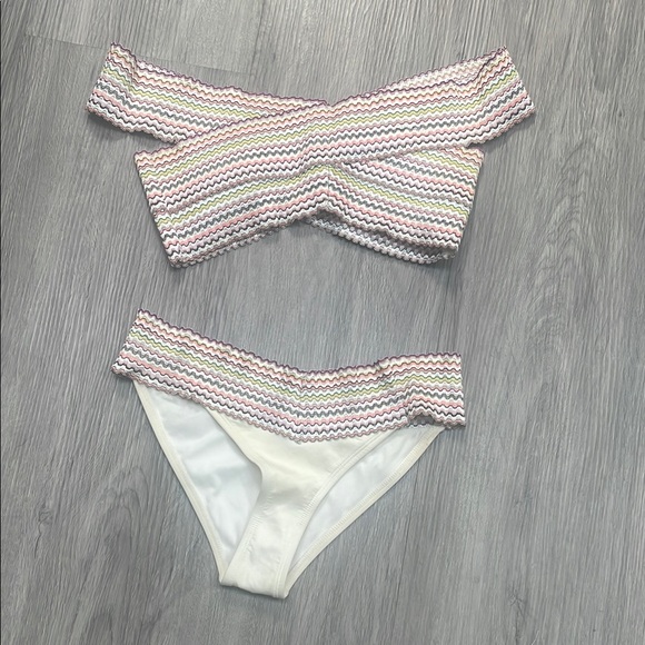 Colorful Zigzag Bikini Set - Picture 1 of 3